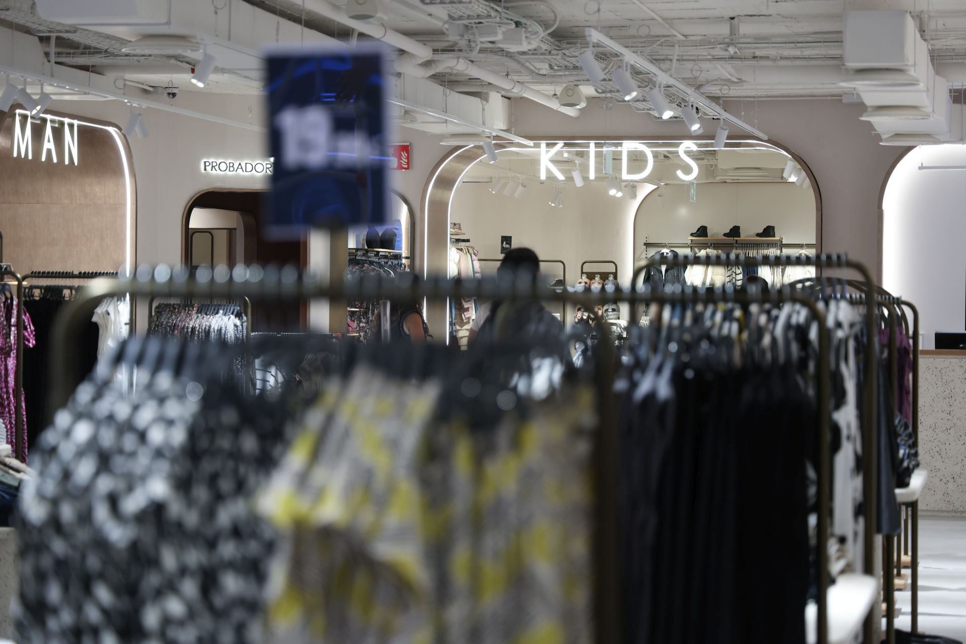 Así es la tienda remodelada de Sfera en la calle Santiago