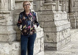 Pilar Alonso, cuyo nombre artístico es Pilar du Breuil, en la catedral de Chartres.