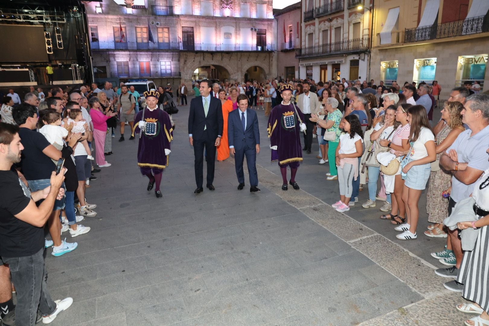 Las imágenes de Almeida en el pregón de Medina del Campo