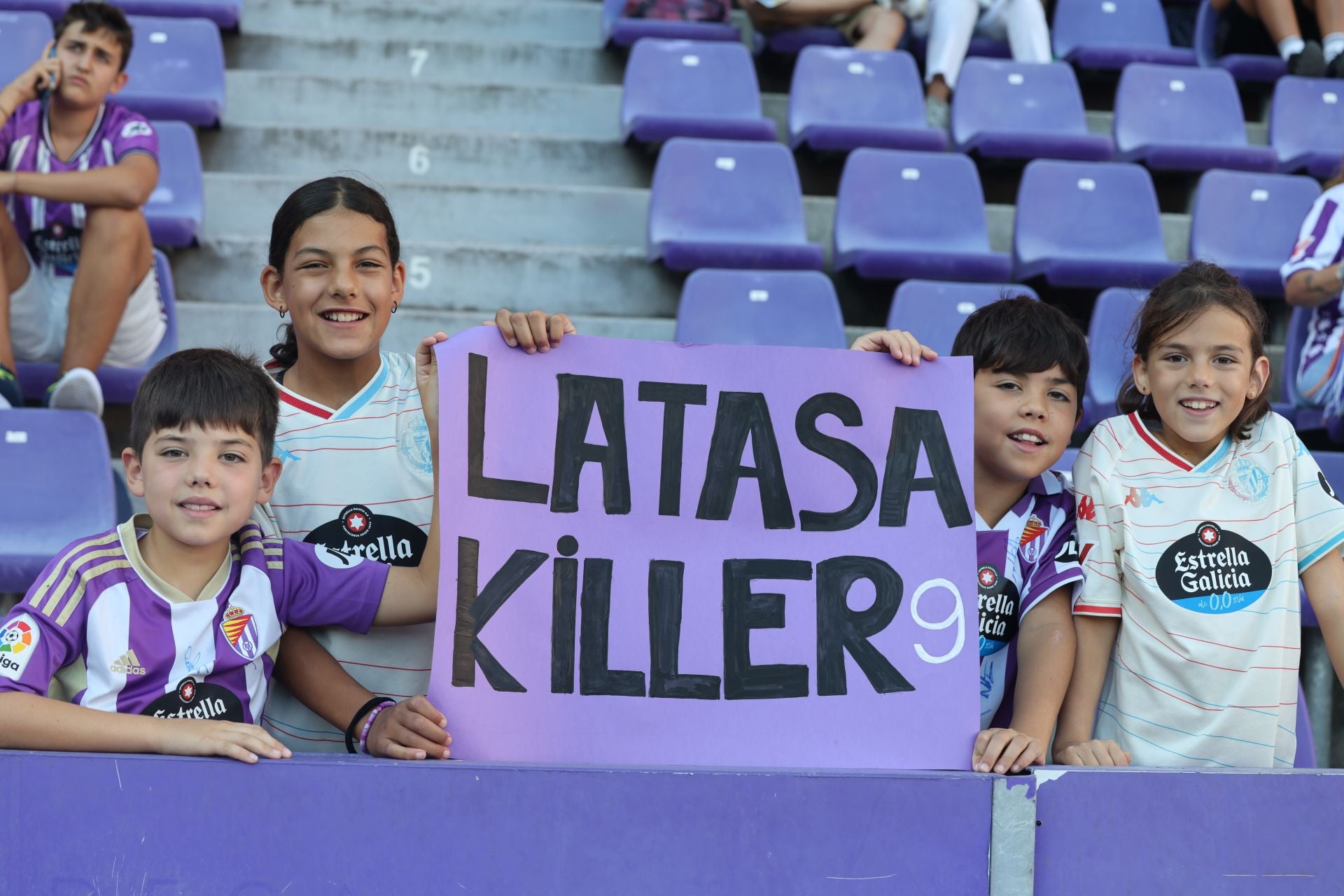 Búscate en la grada del Real Valladolid (1/4)