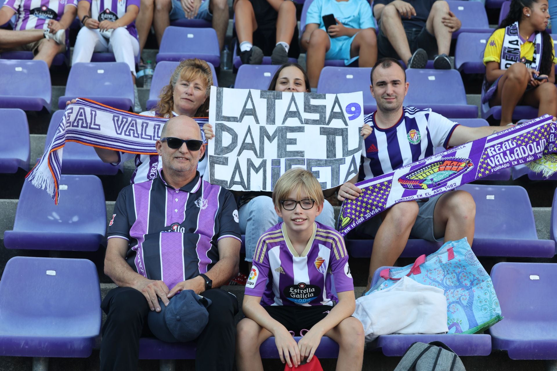 Búscate en la grada del Real Valladolid (3/4)