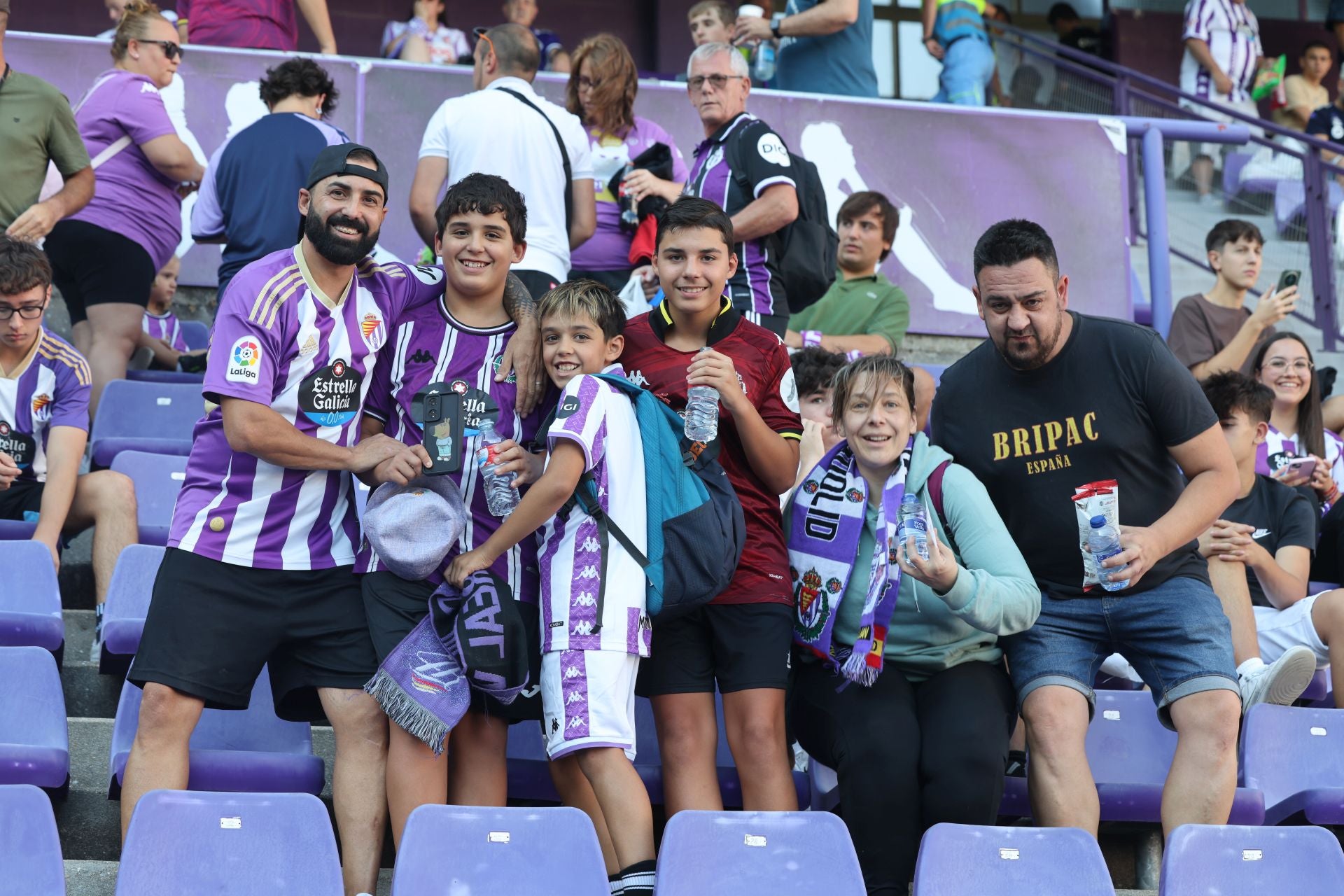 Búscate en la grada del Real Valladolid (1/4)