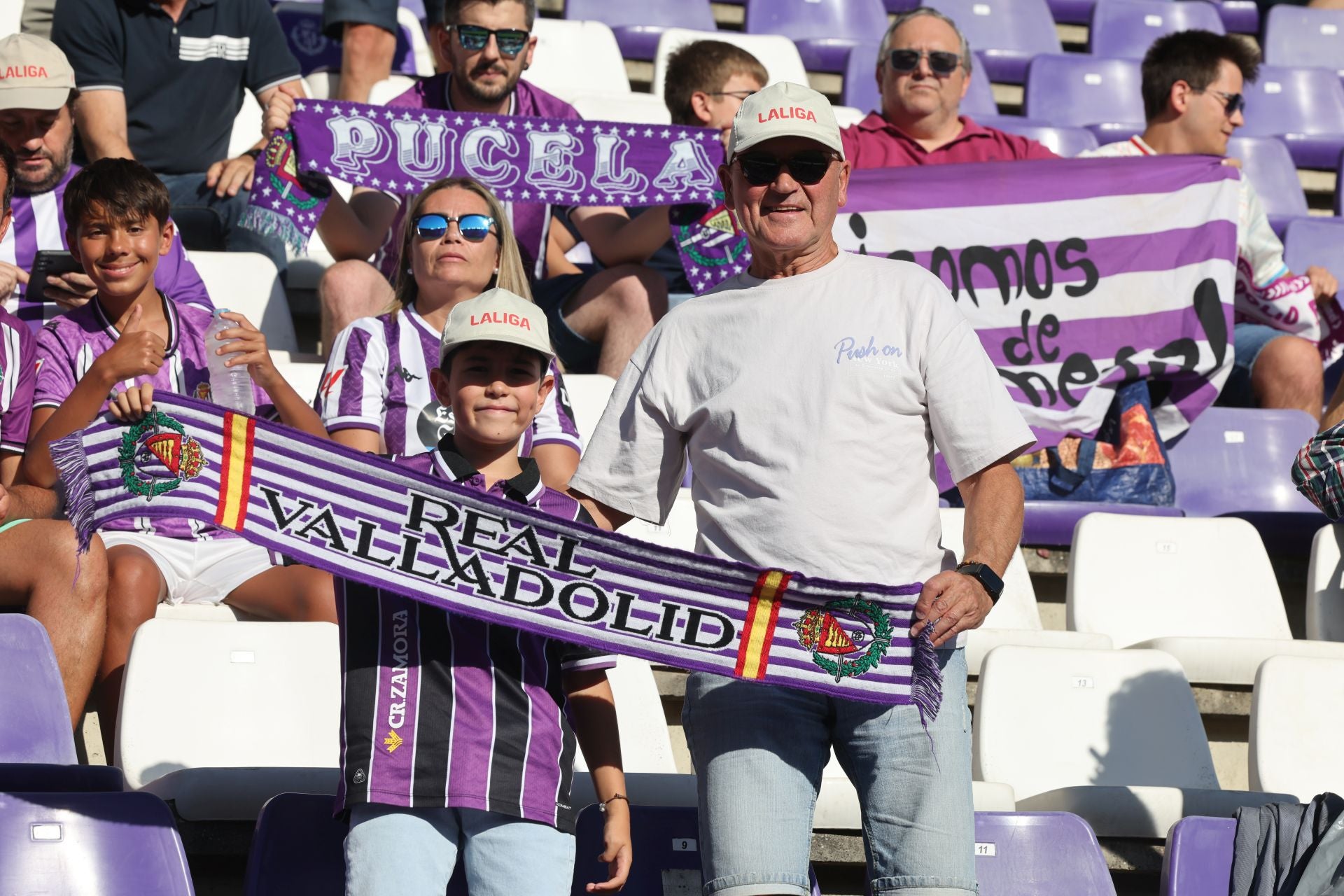 Búscate en la grada del Real Valladolid (2/4)