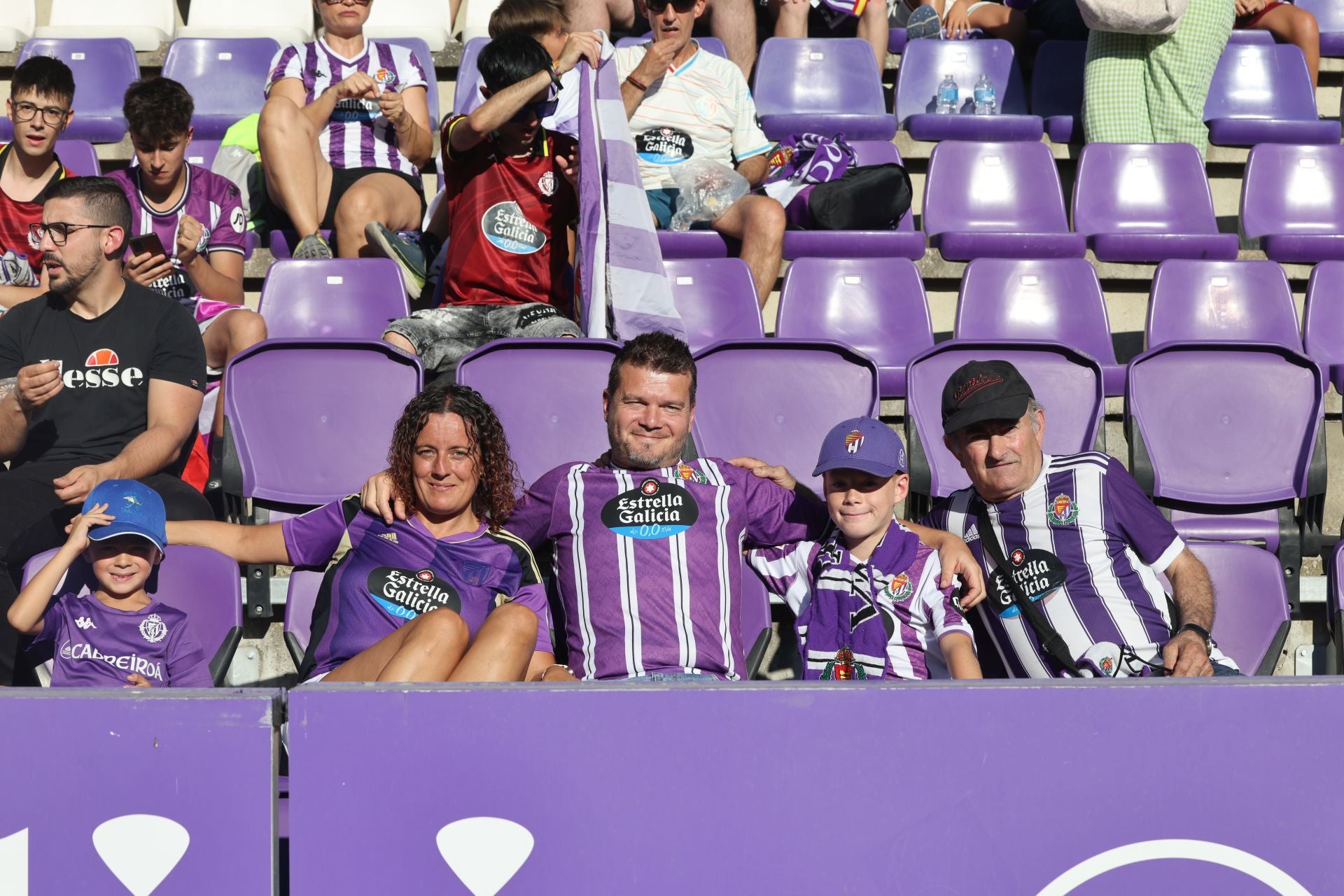 Búscate en la grada del Real Valladolid (2/4)