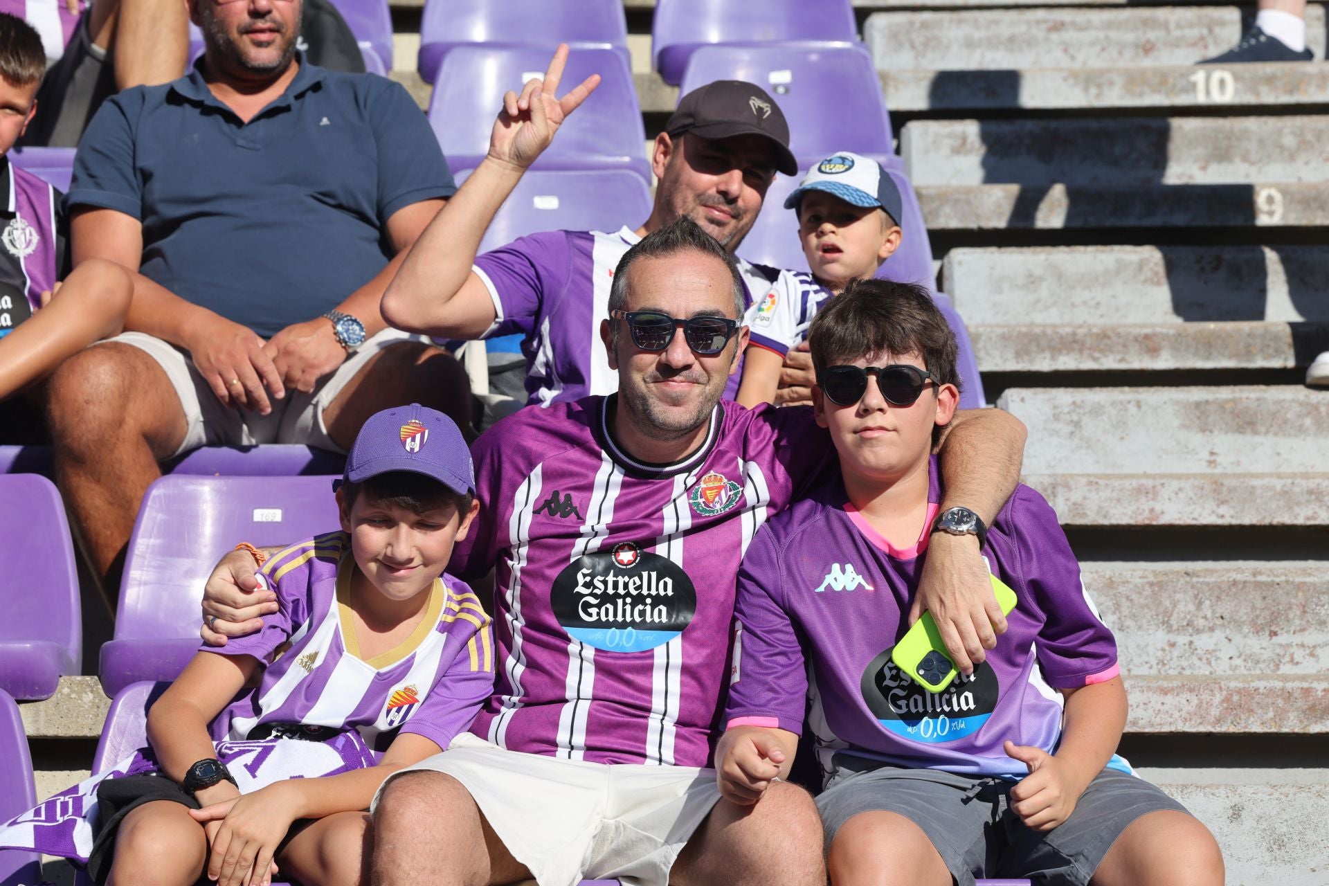 Búscate en la grada del Real Valladolid (1/4)