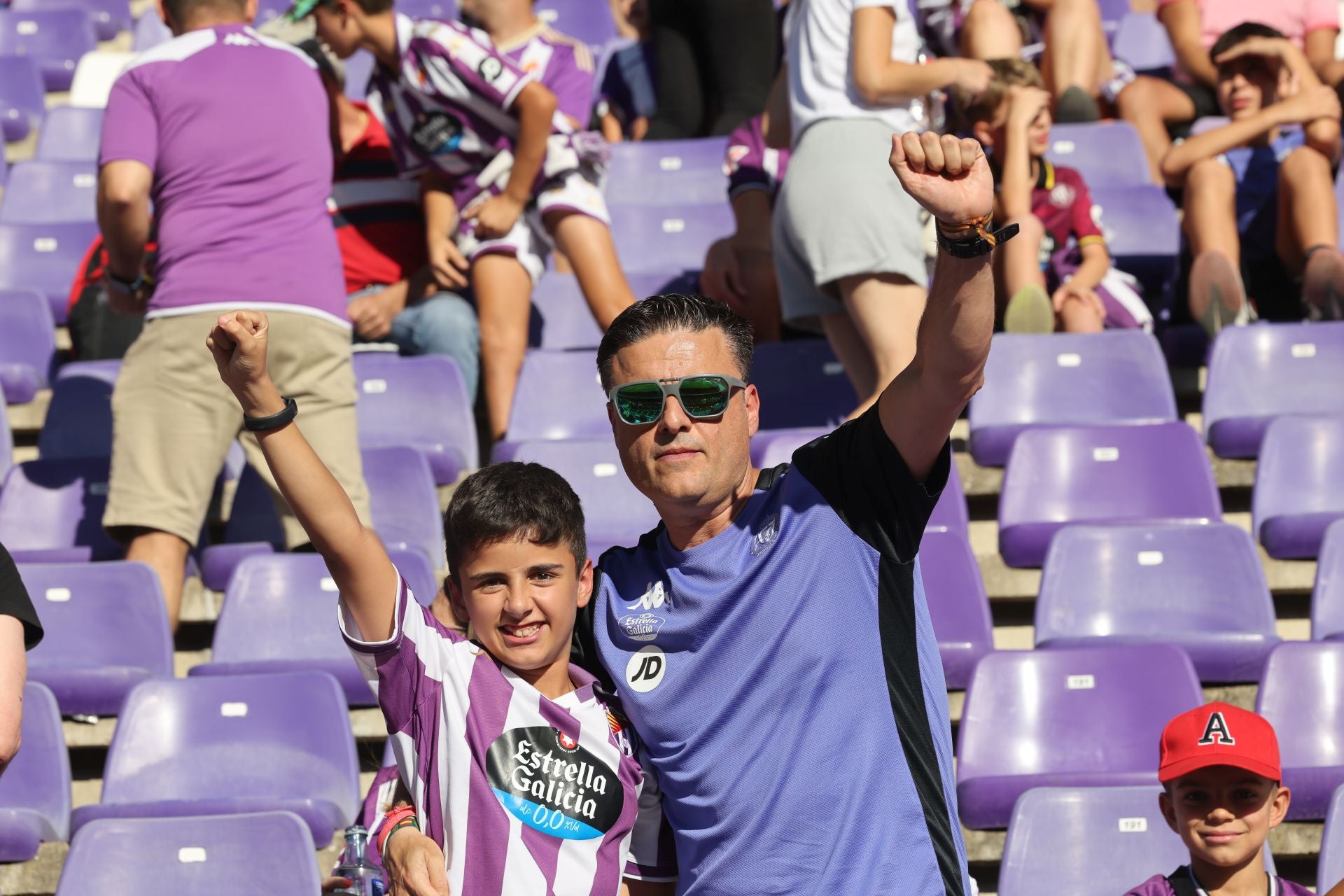 Búscate en la grada del Real Valladolid (2/4)