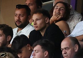 Mathis Lachuer en la grada este sábado, en el encuentro entre el Real Valladolid y el Córdoba.