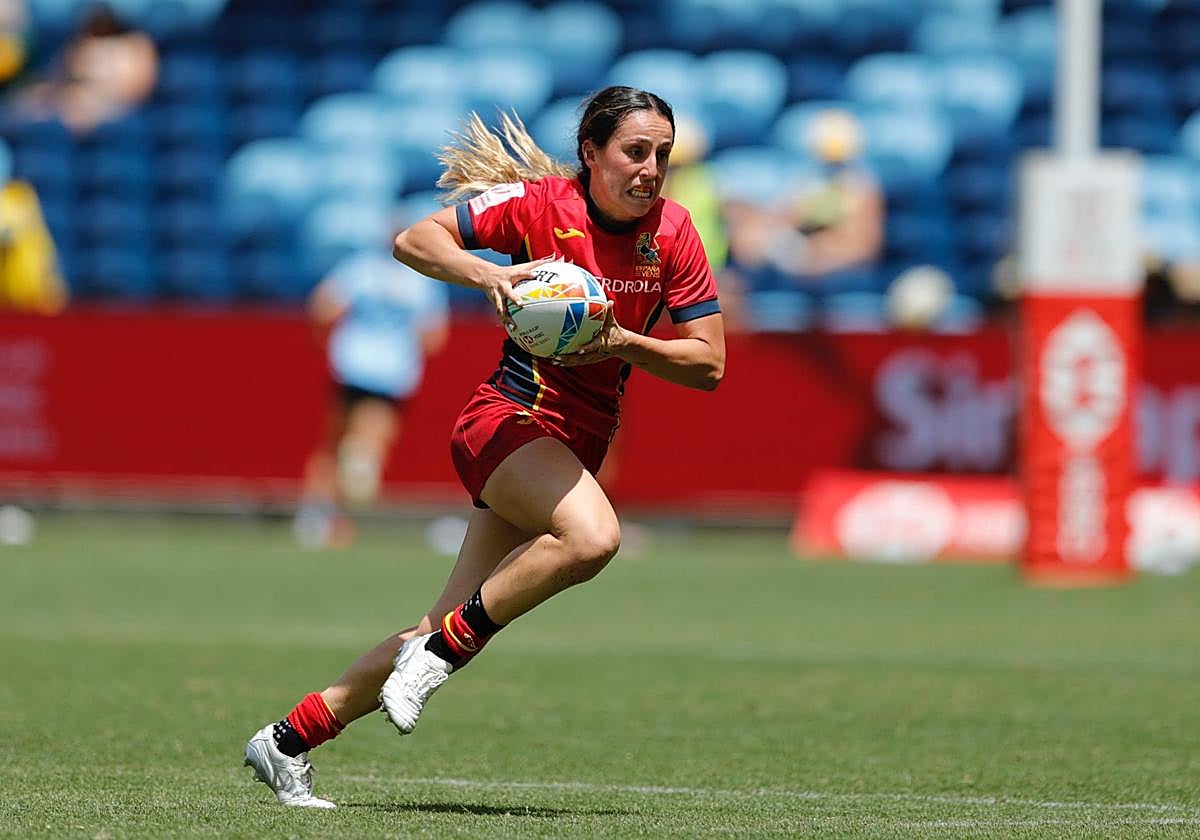Amaia Erbina en plena carrera en busca del ensayo.