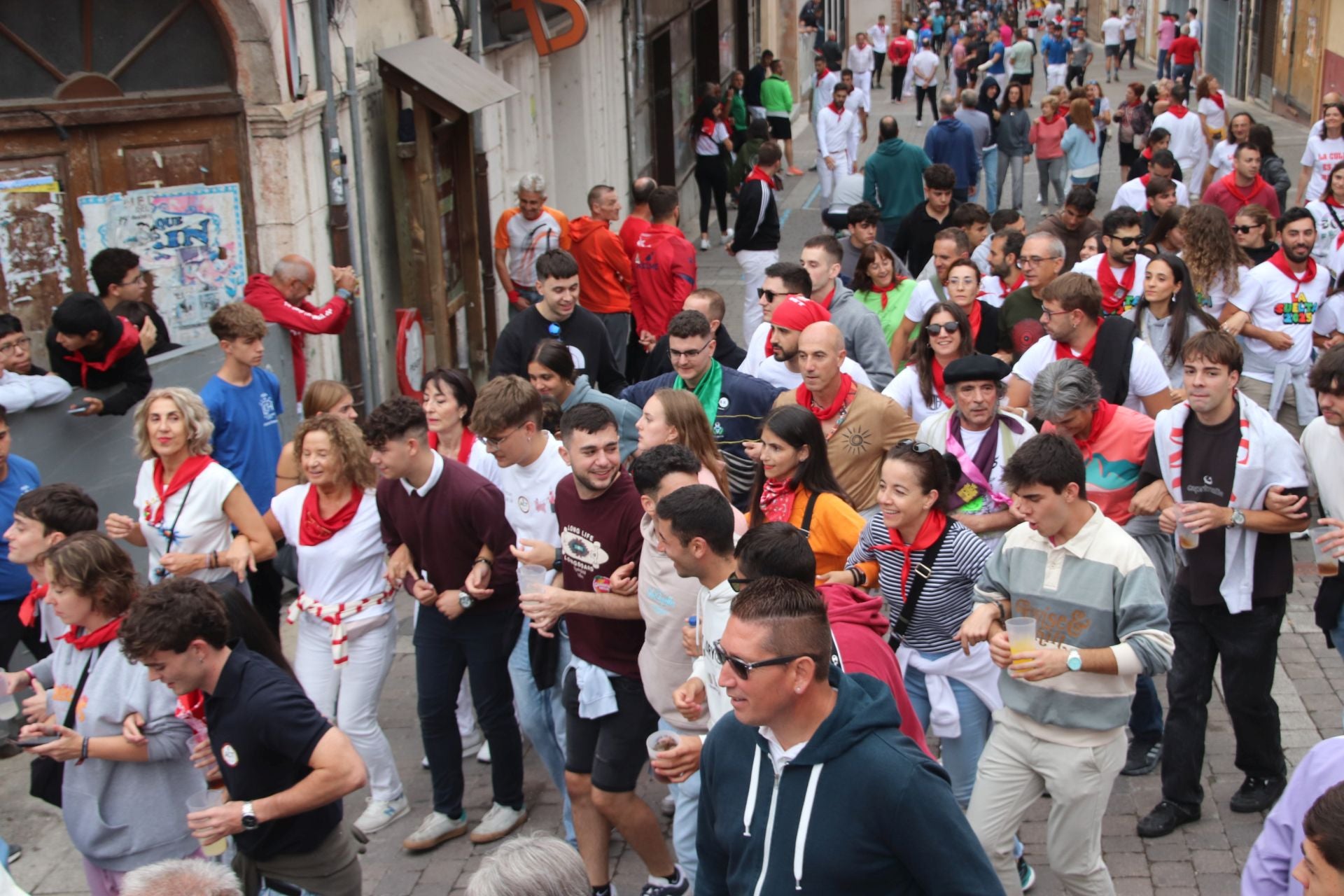 Fotos del ambiente en Cuéllar durante el primero de sus encierros