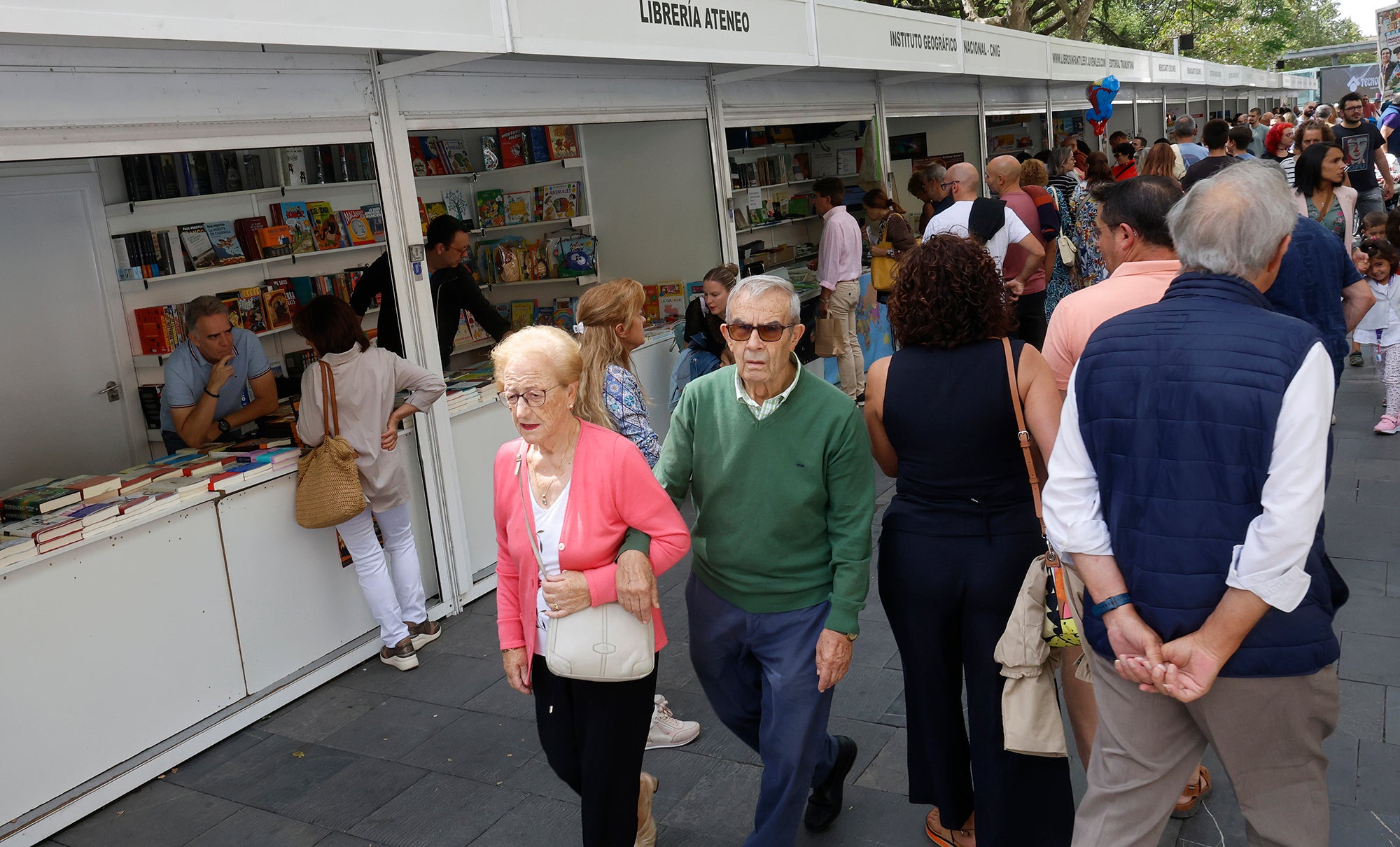La Feria del Libro llena el Salón de literatura e historias