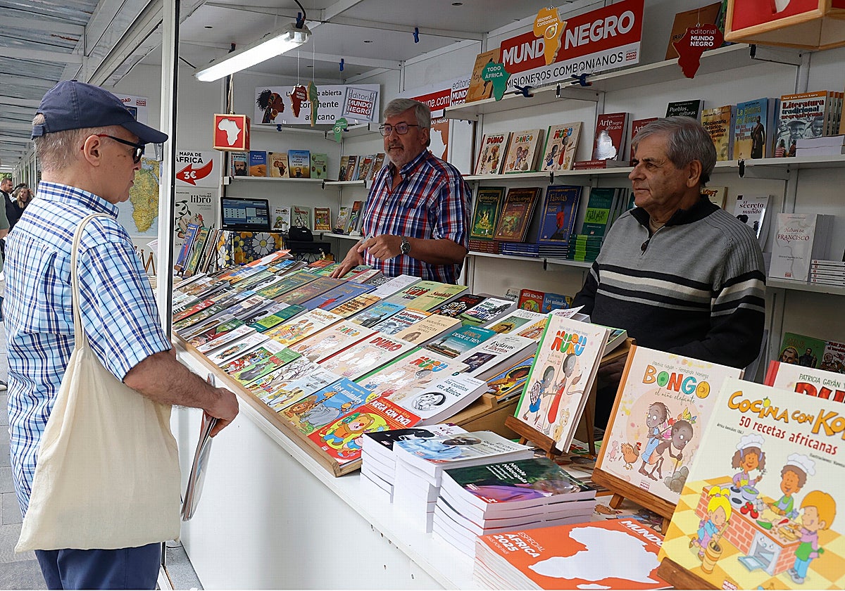 La Feria del Libro llena el Salón de literatura e historias