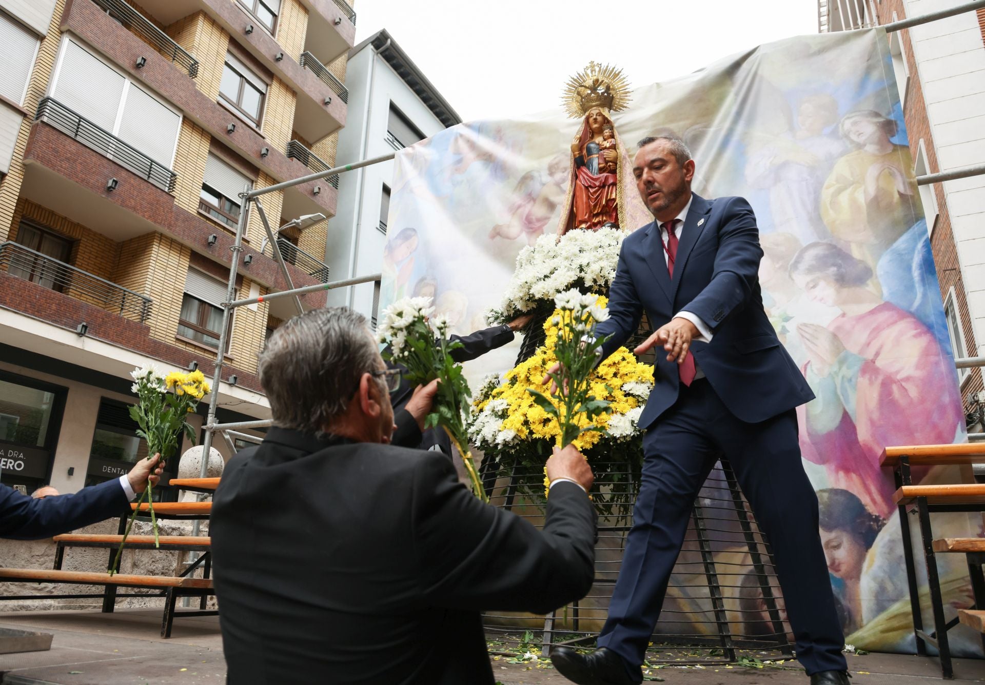 Ofrenda floral y misa en honor a la Virgen de San Lorenzo, patrona de Valladolid