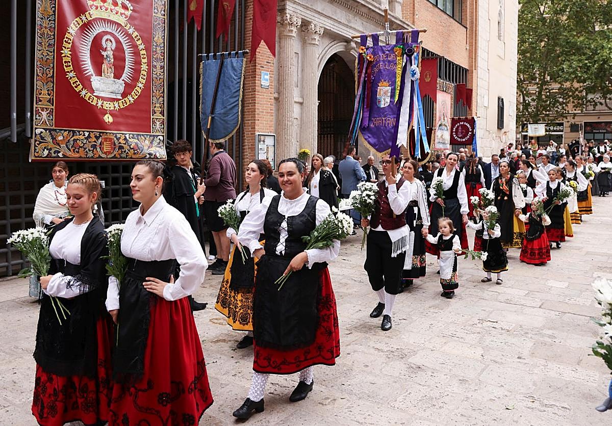 Ofrenda floral a la Virgen de San Lorenzo.
