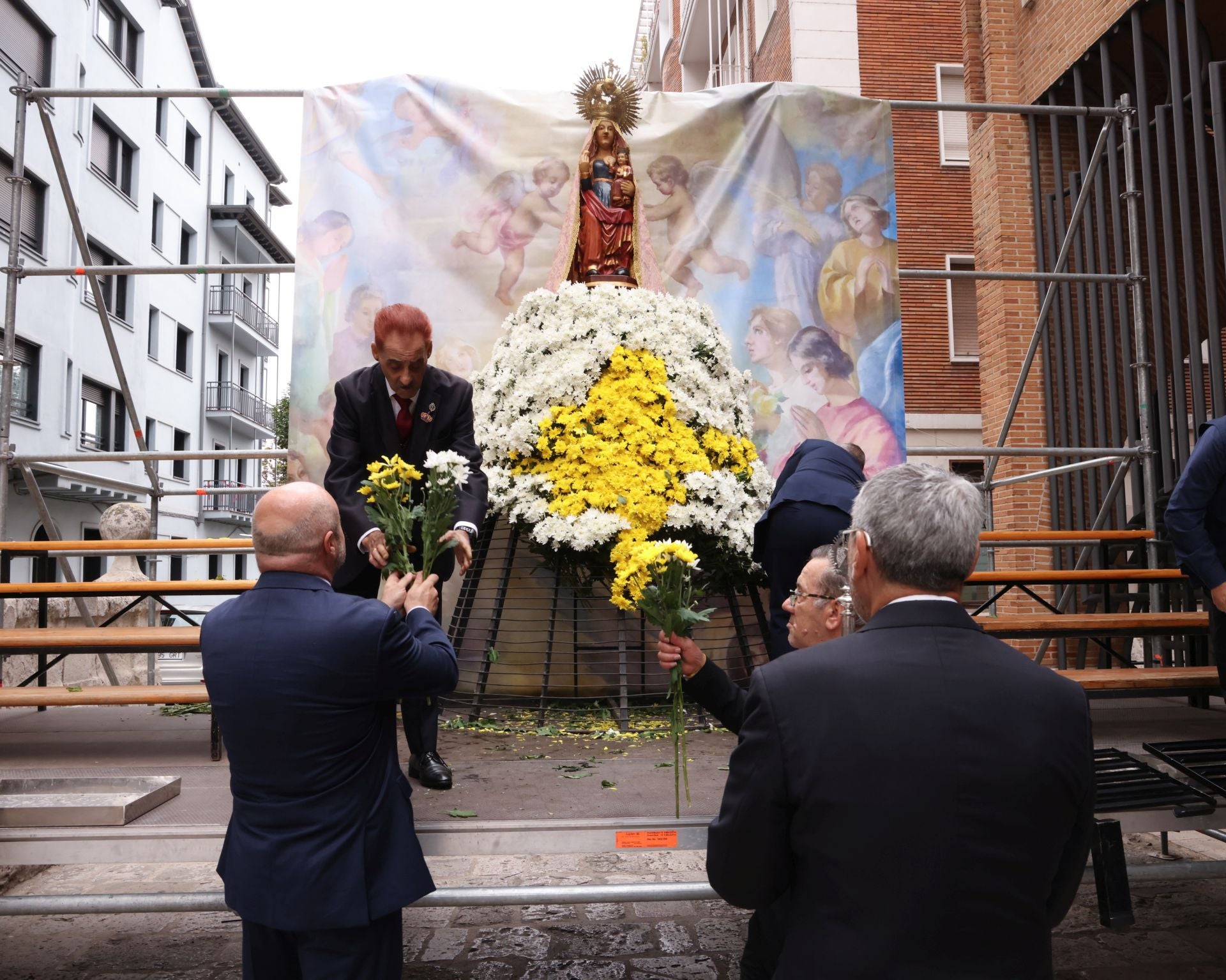 Ofrenda floral y misa en honor a la Virgen de San Lorenzo, patrona de Valladolid