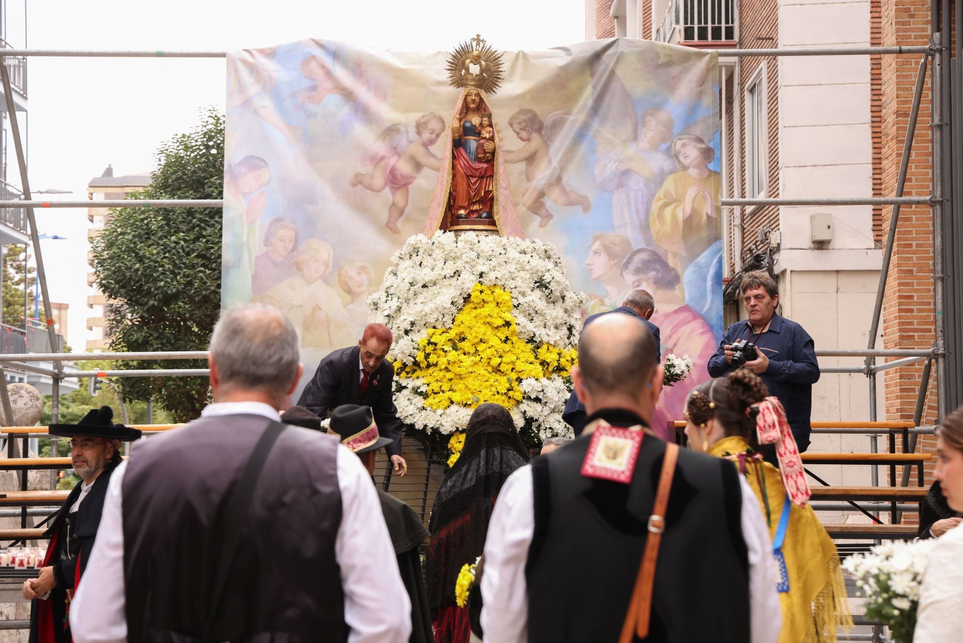 Ofrenda floral y misa en honor a la Virgen de San Lorenzo, patrona de Valladolid