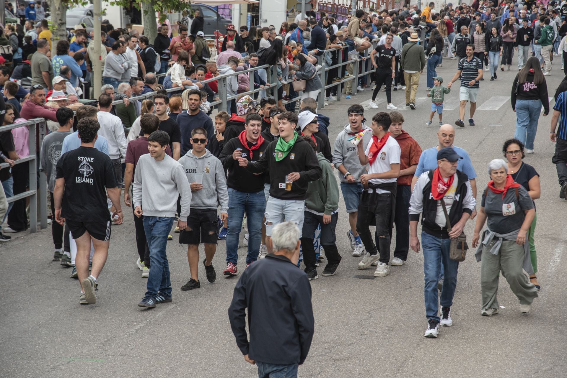 Fotos del ambiente en Cuéllar durante el primero de sus encierros