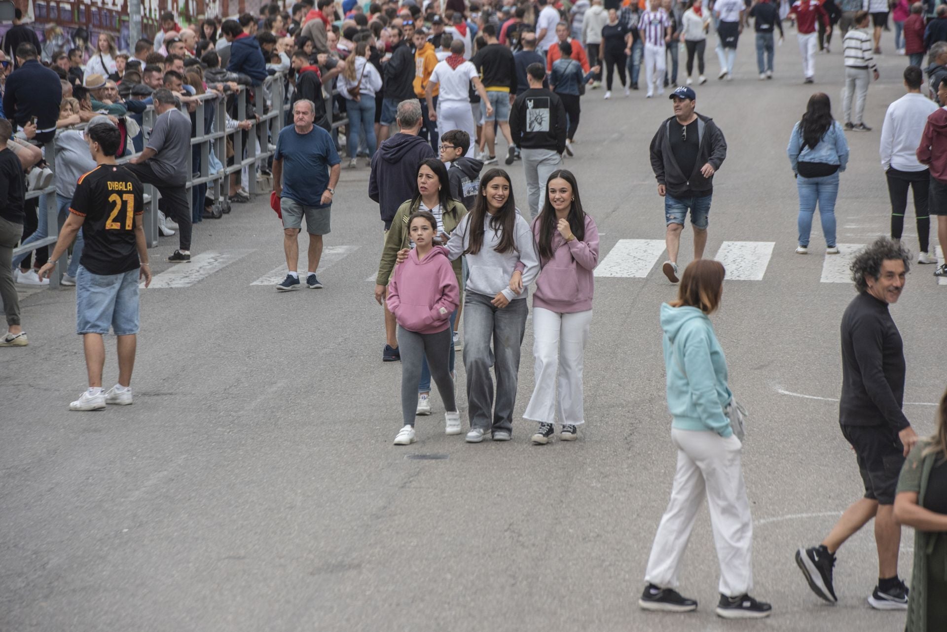 Fotos del ambiente en Cuéllar durante el primero de sus encierros