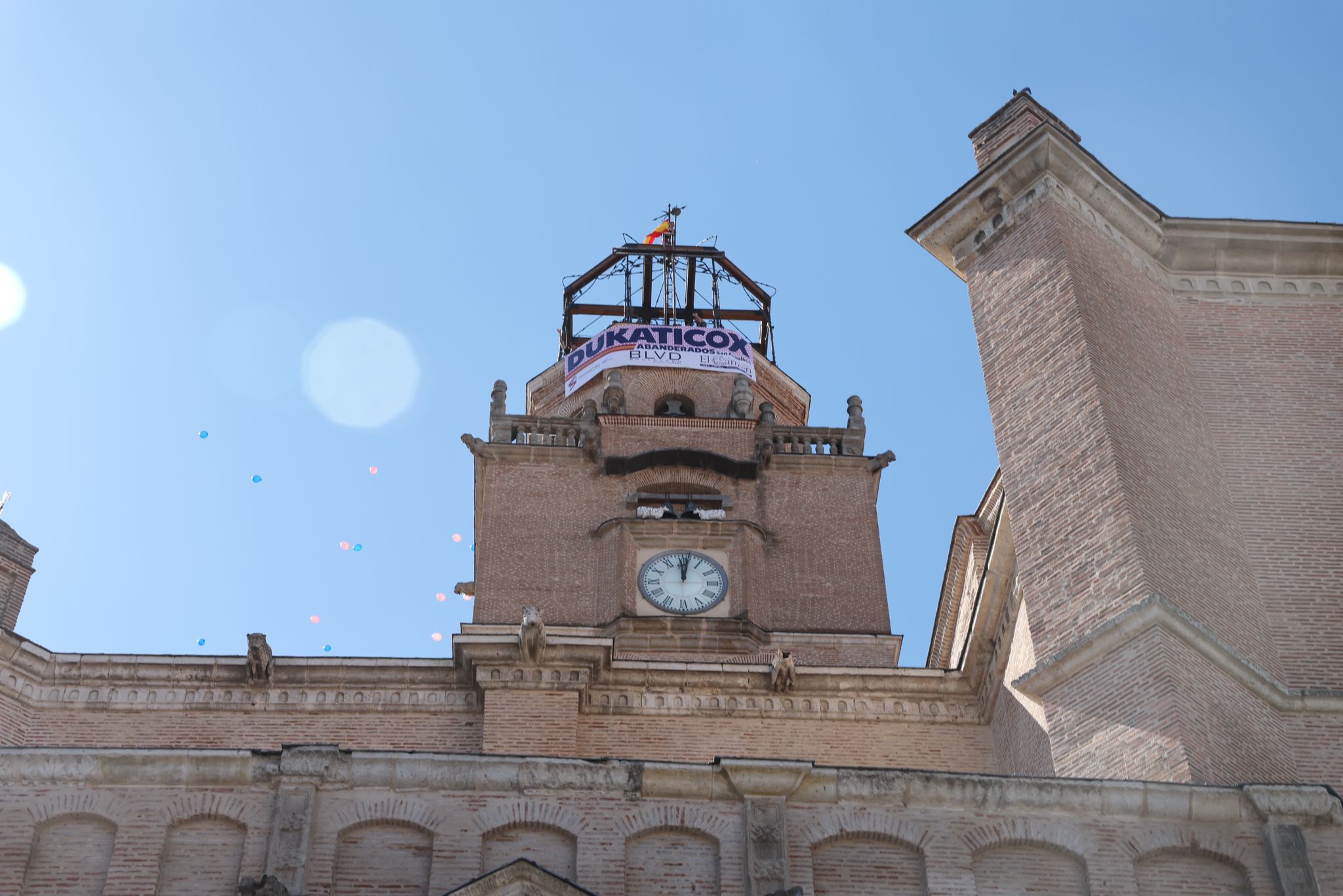 Las imágenes de la colocación de la bandera en Medina del Campo