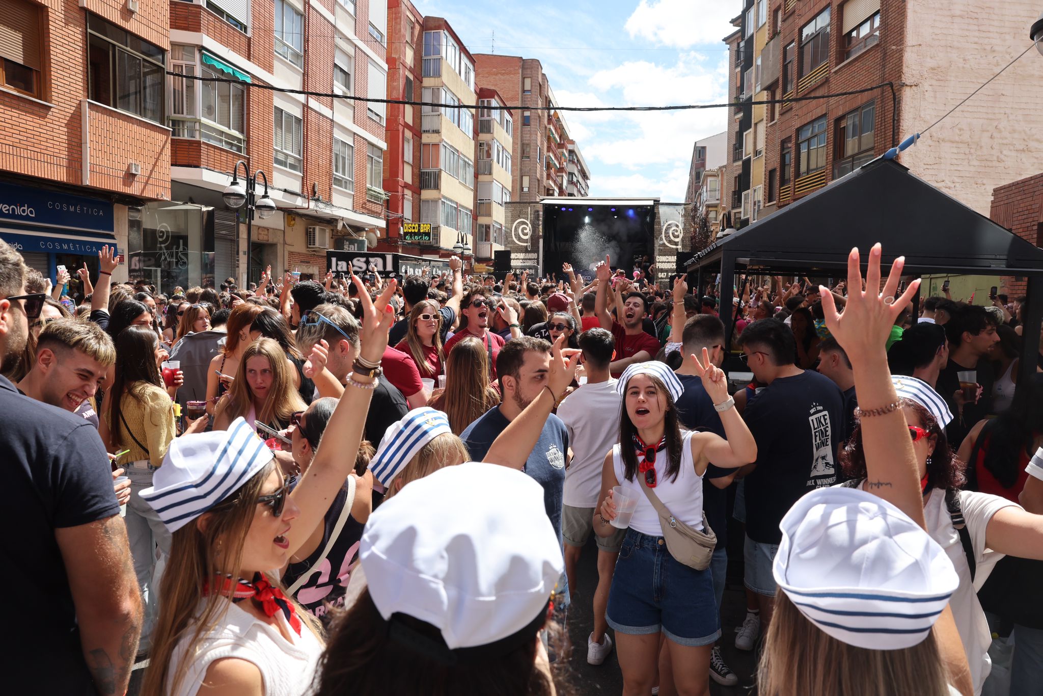 Las imágenes de la colocación de la bandera en Medina del Campo