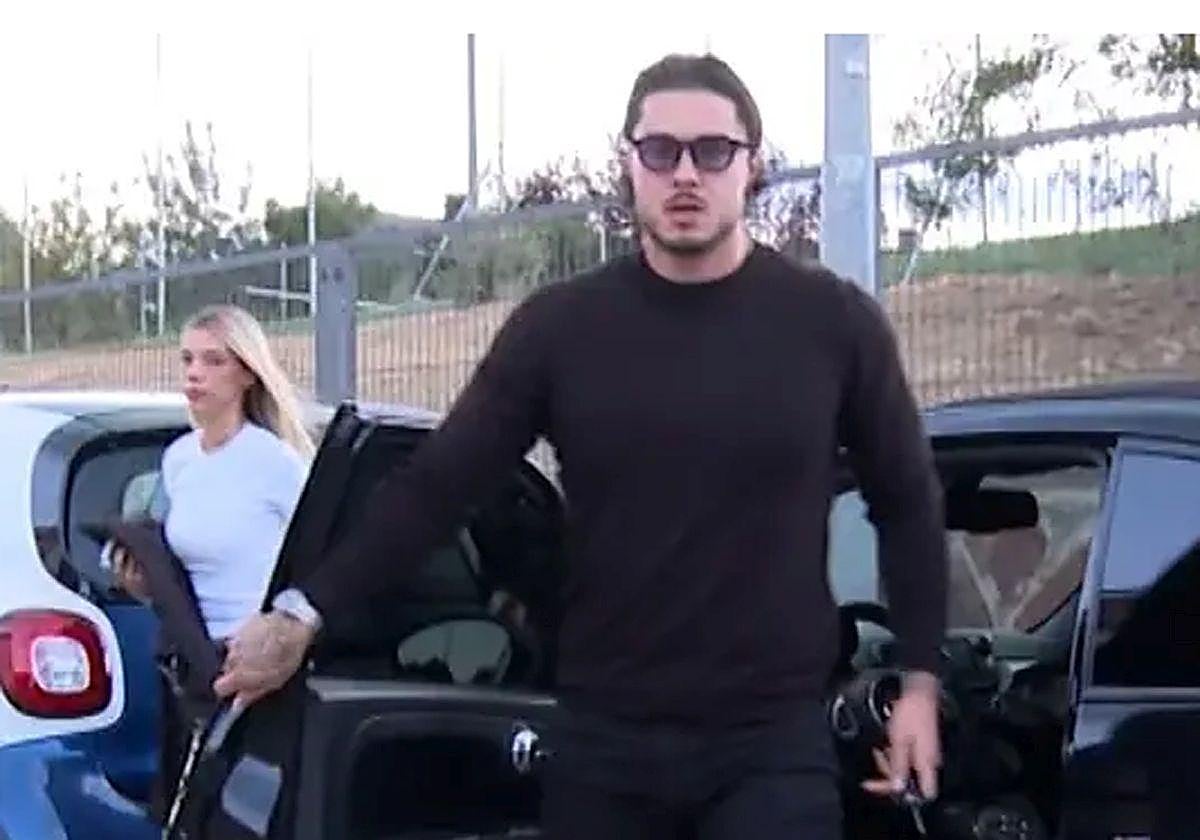 Alejandra Rubio y su pareja, Carlo Costanzia, a su llegada a la fiesta.