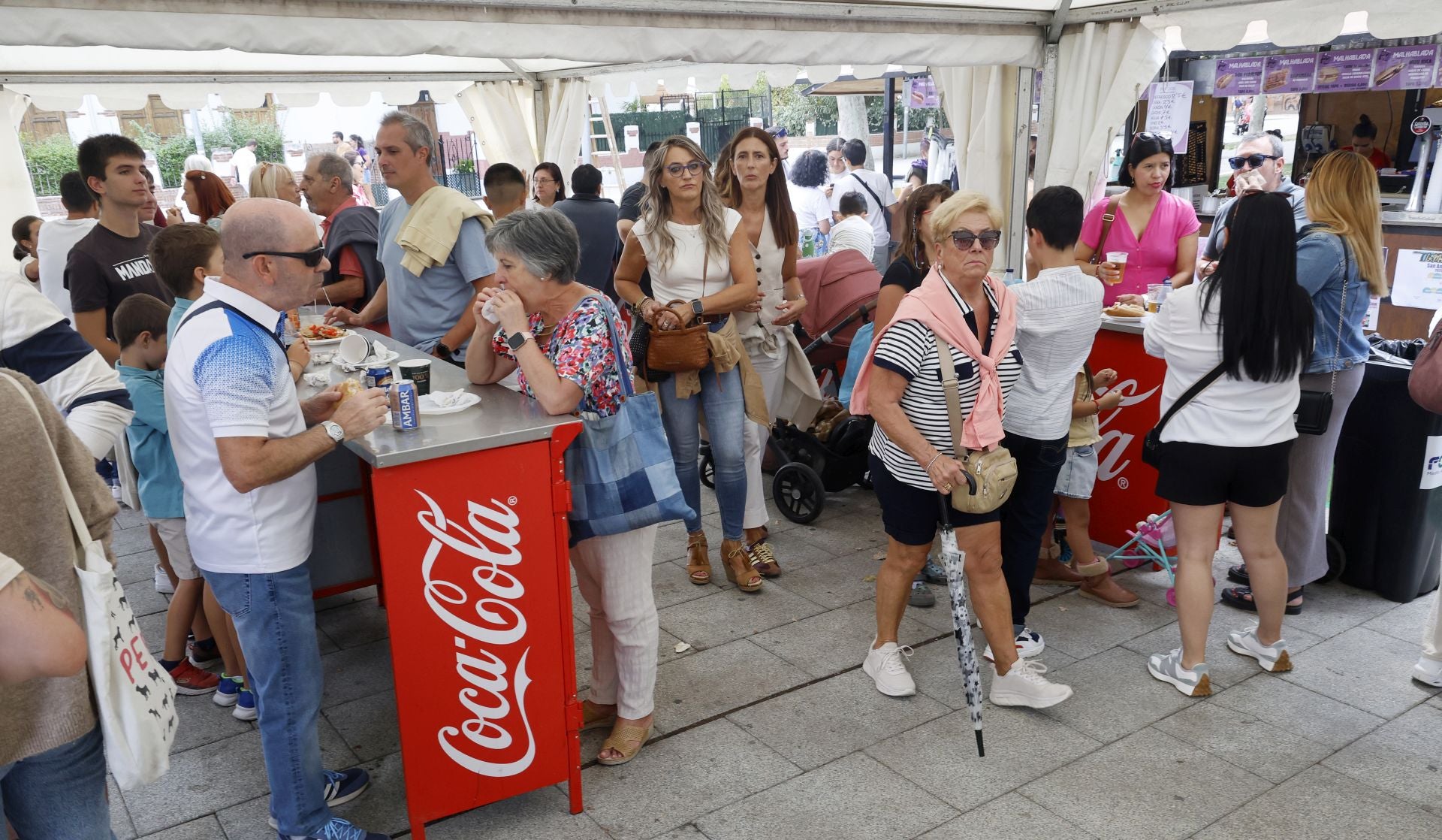 La oferta gastronómica de San Antolín llena las calles de gente