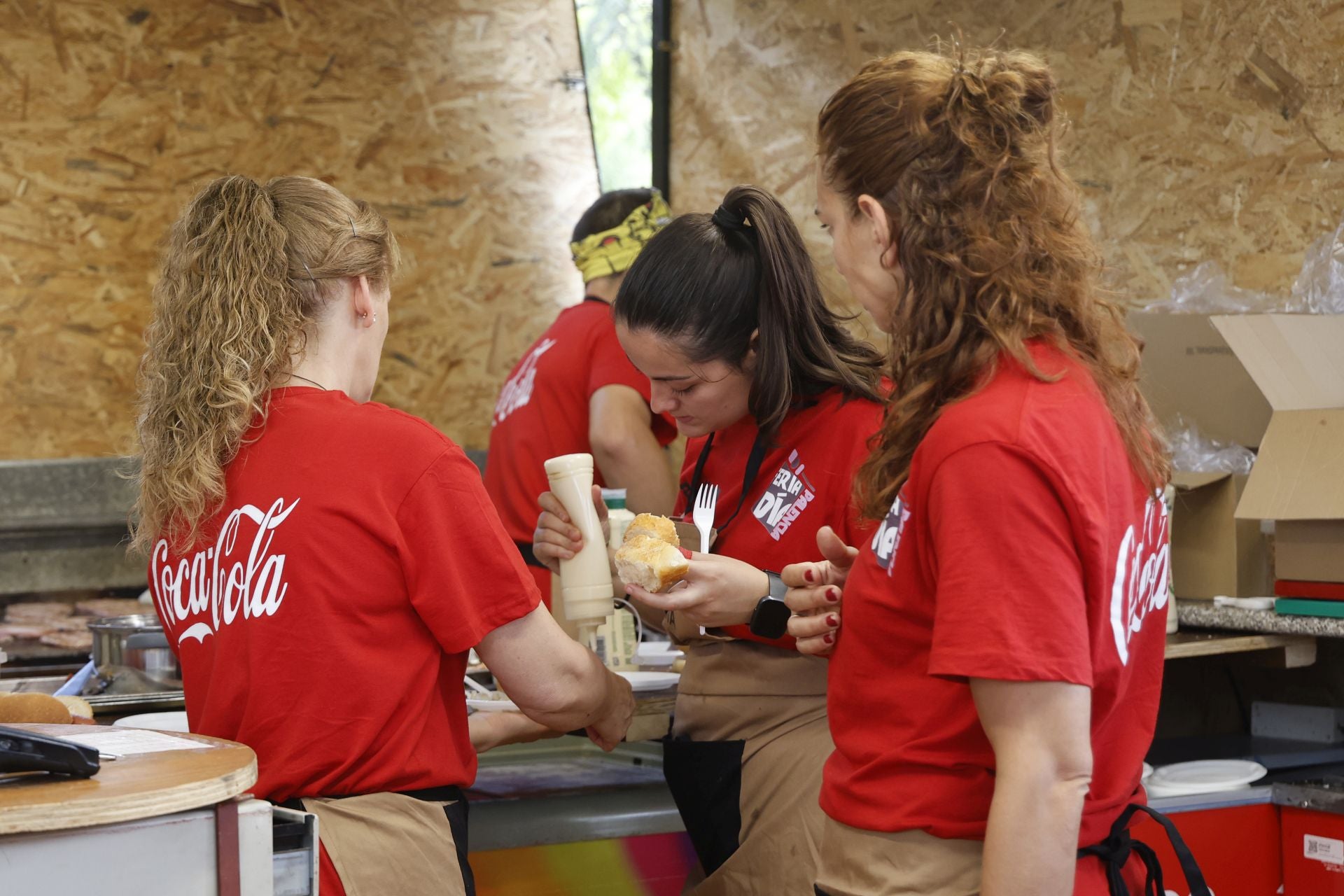 La oferta gastronómica de San Antolín llena las calles de gente