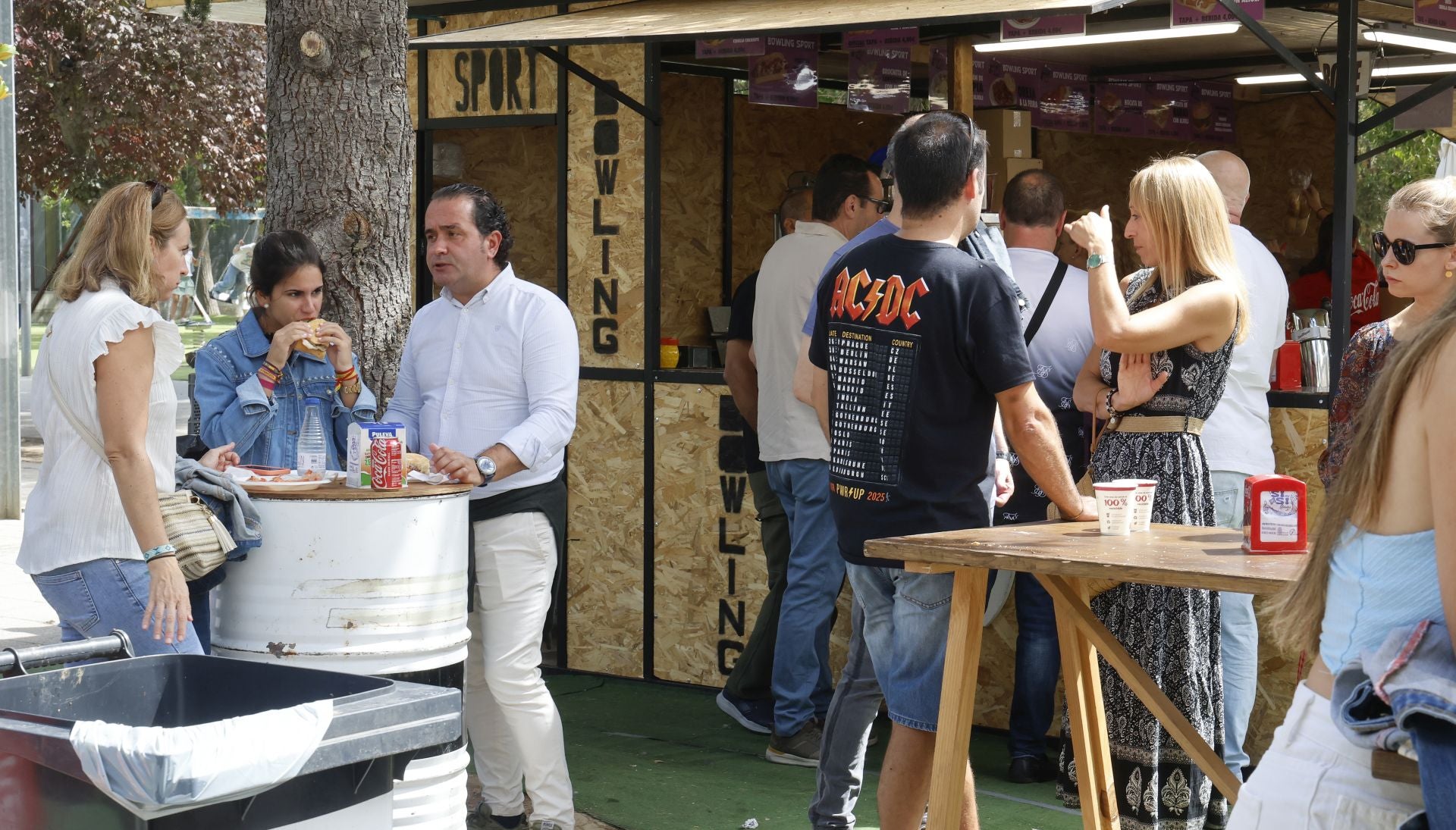 La oferta gastronómica de San Antolín llena las calles de gente
