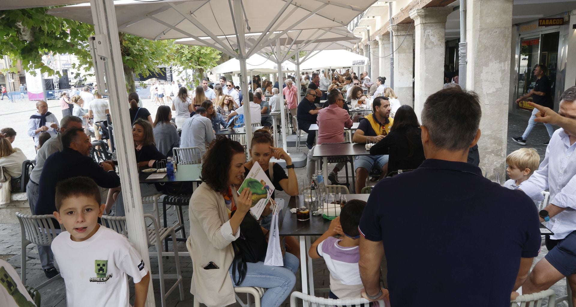 La oferta gastronómica de San Antolín llena las calles de gente