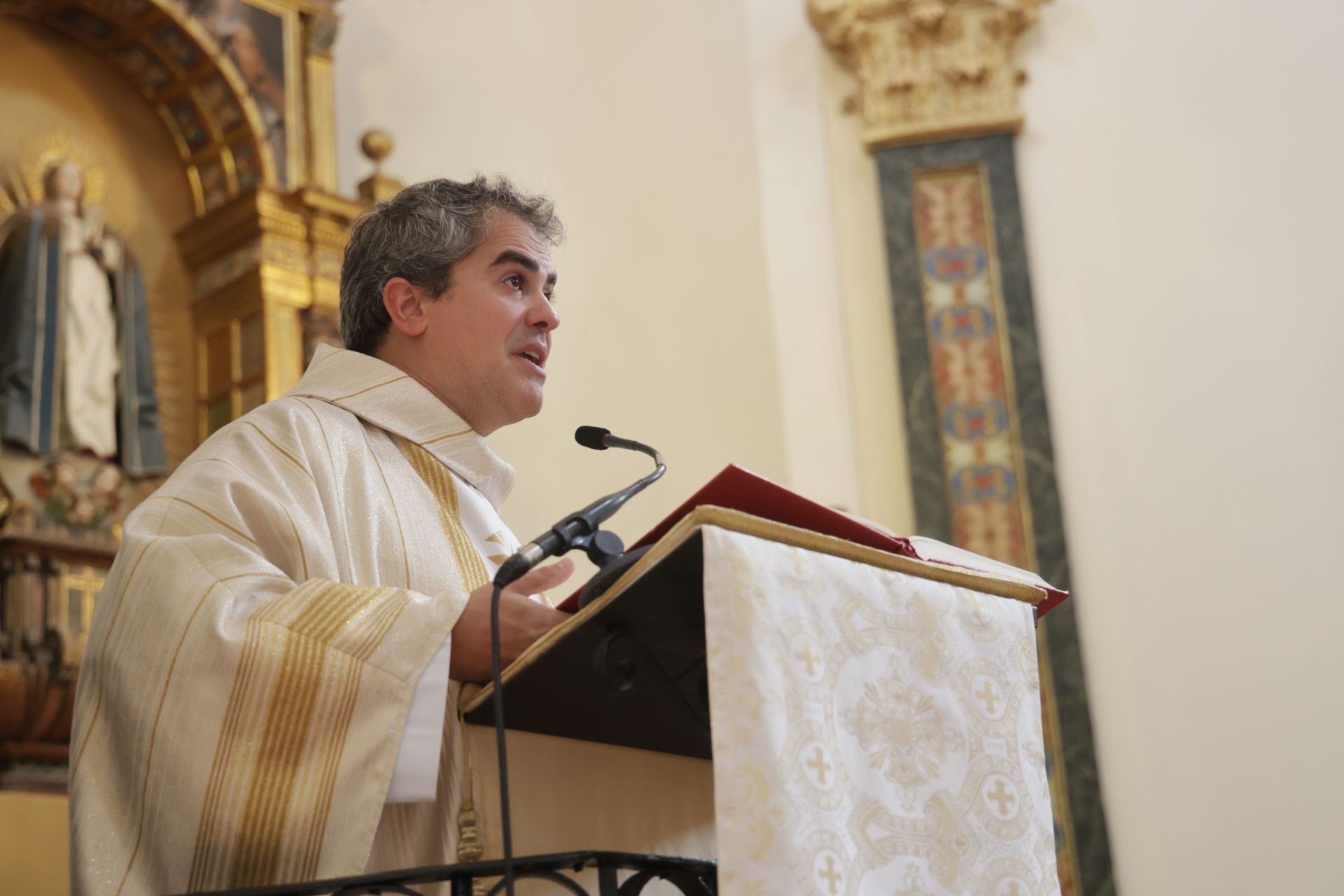 La despedida al párroco Goyo Casado, en imágenes