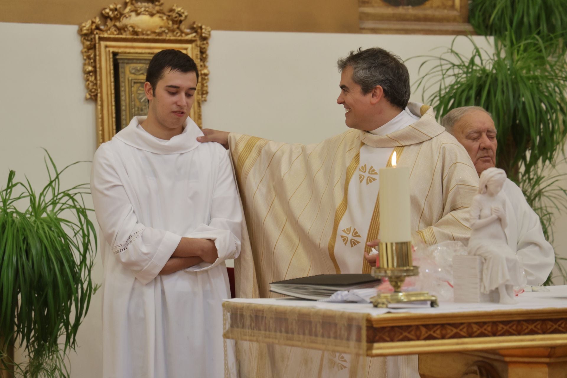La despedida al párroco Goyo Casado, en imágenes