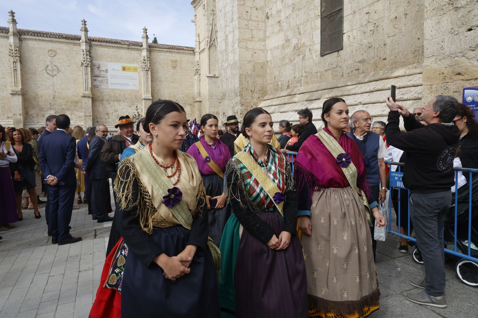 La Catedral de Palencia, a rebosar en la misa por San Antolín