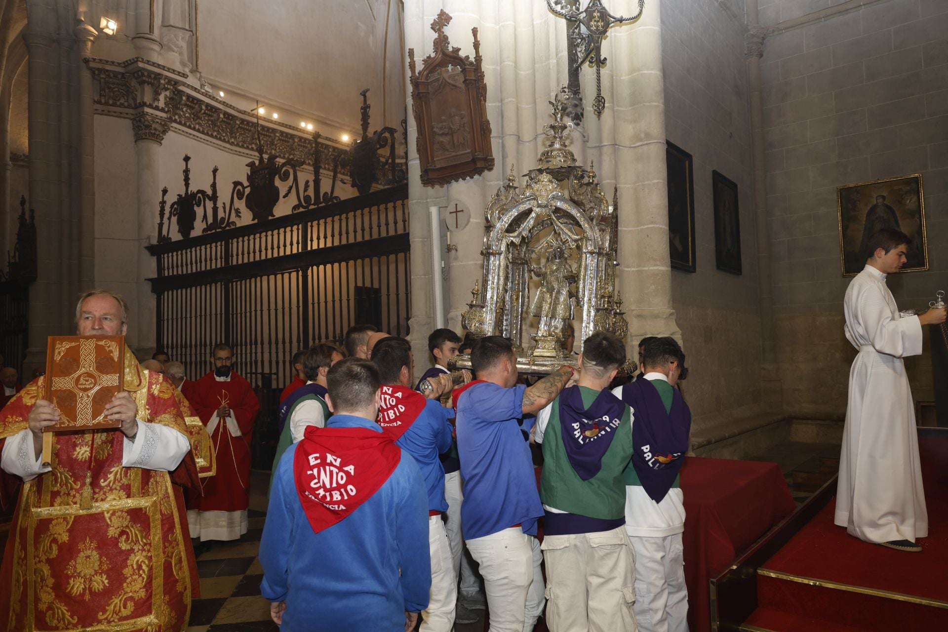La Catedral de Palencia, a rebosar en la misa por San Antolín