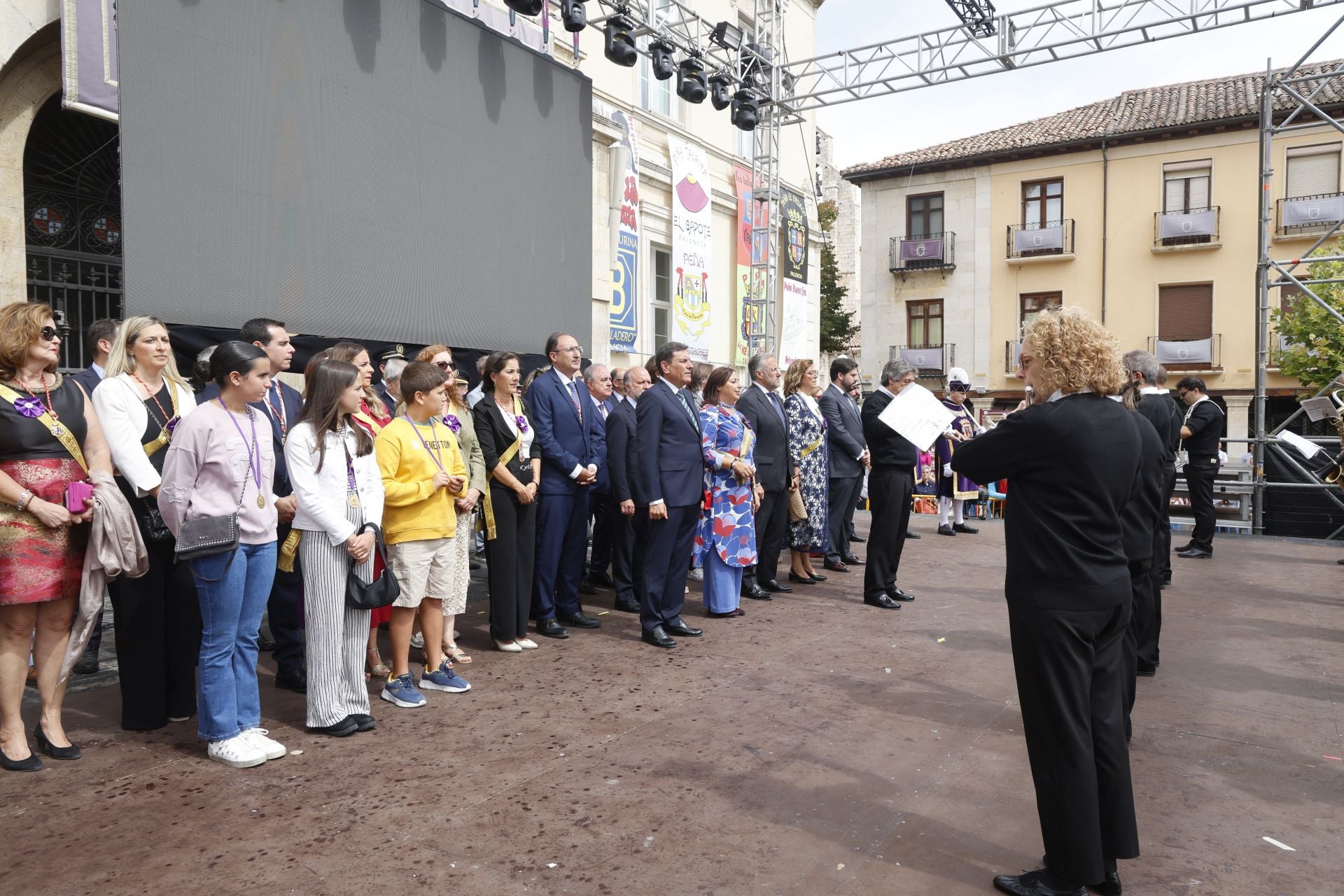 Así ha sido el desfile de los gigantes, cabezudos y peñas hasta la Plaza Mayor
