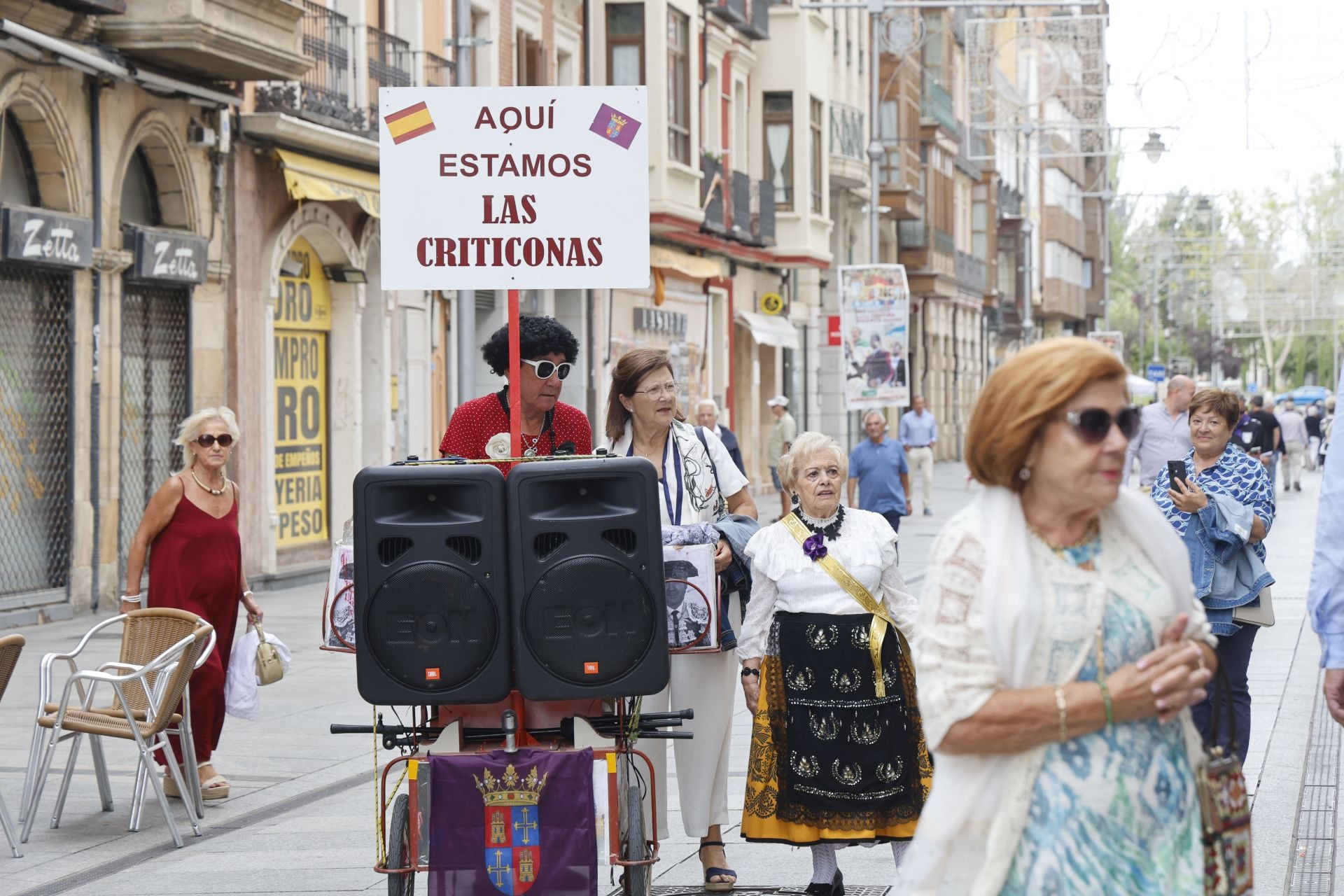 Los palentinos llenan las calles por San Antolín