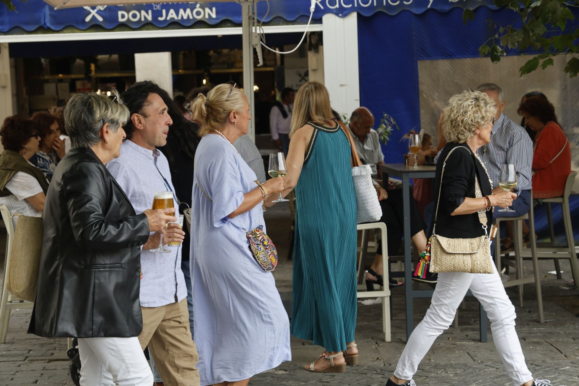 Los palentinos llenan las calles por San Antolín