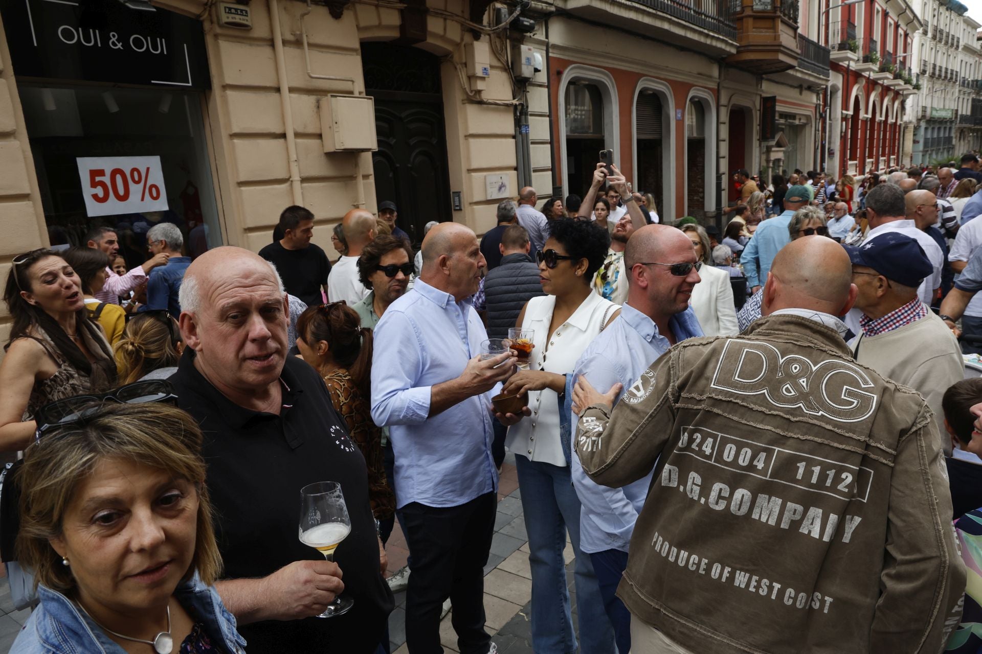 Los palentinos llenan las calles por San Antolín
