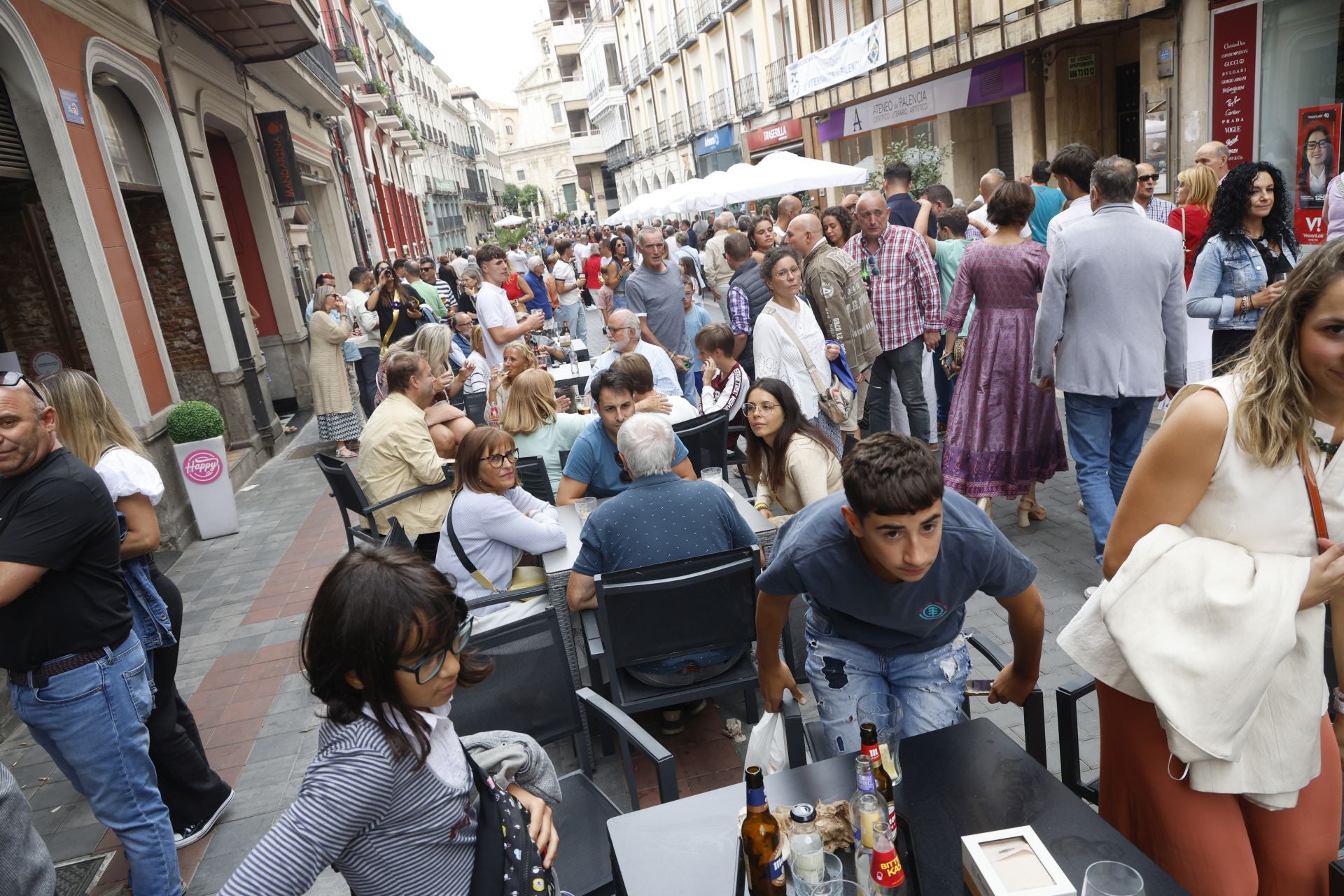 Los palentinos llenan las calles por San Antolín