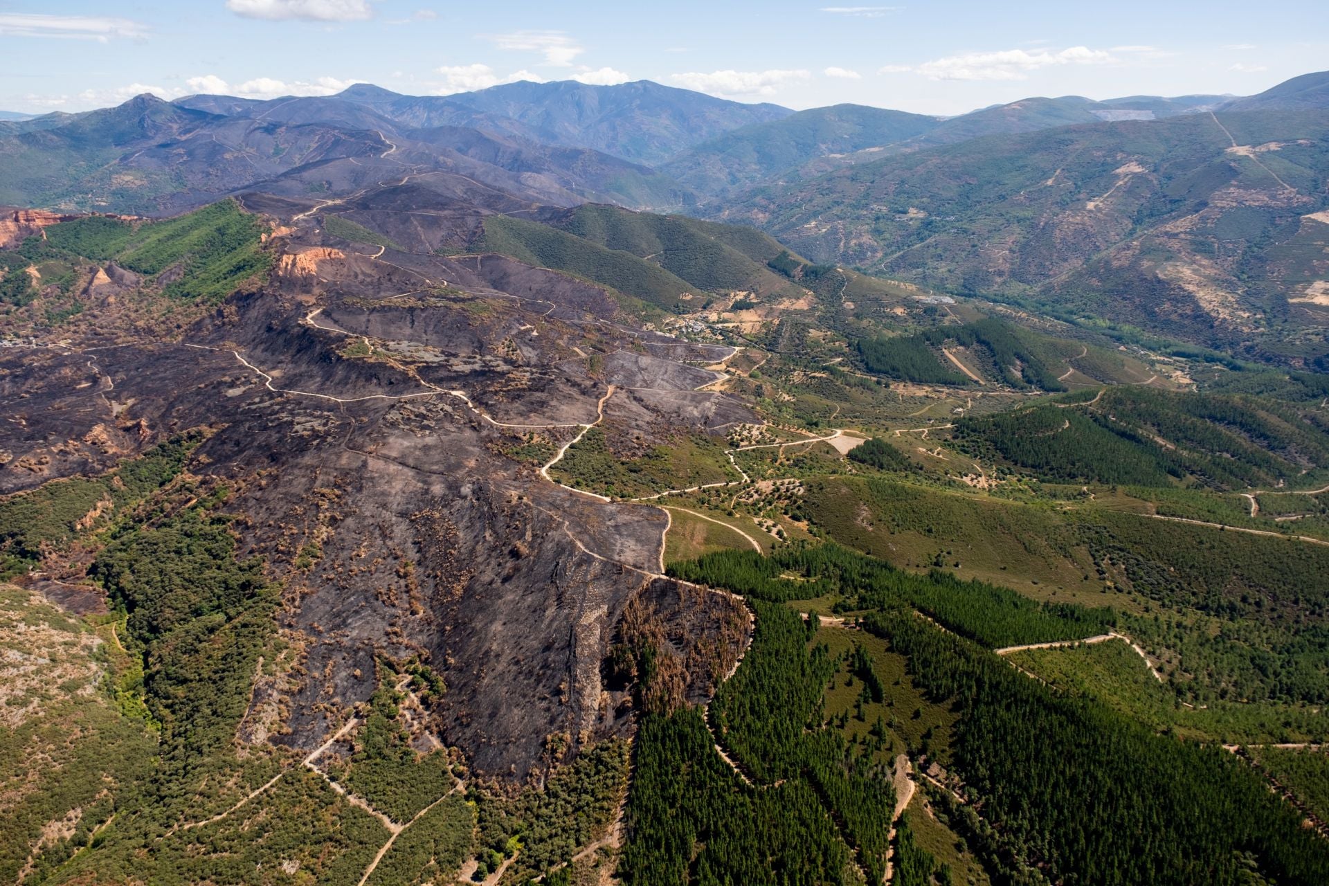 Zona de las Médulas quemada por el incendio de Yeltes.