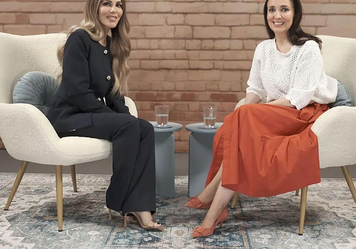 Noelia López, junto a Cruz Sánchez de Lara, en el programa 'Madres desde el corazón'.