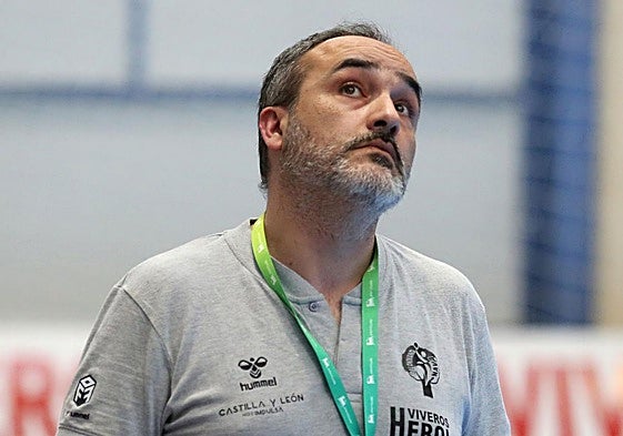 Álvaro Senovilla, durante un partido de la temporada pasada.