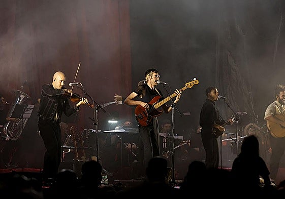 Actuación de El Nido y la Banda de Música.