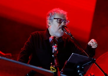 Iván Ferreiro llena el Salón