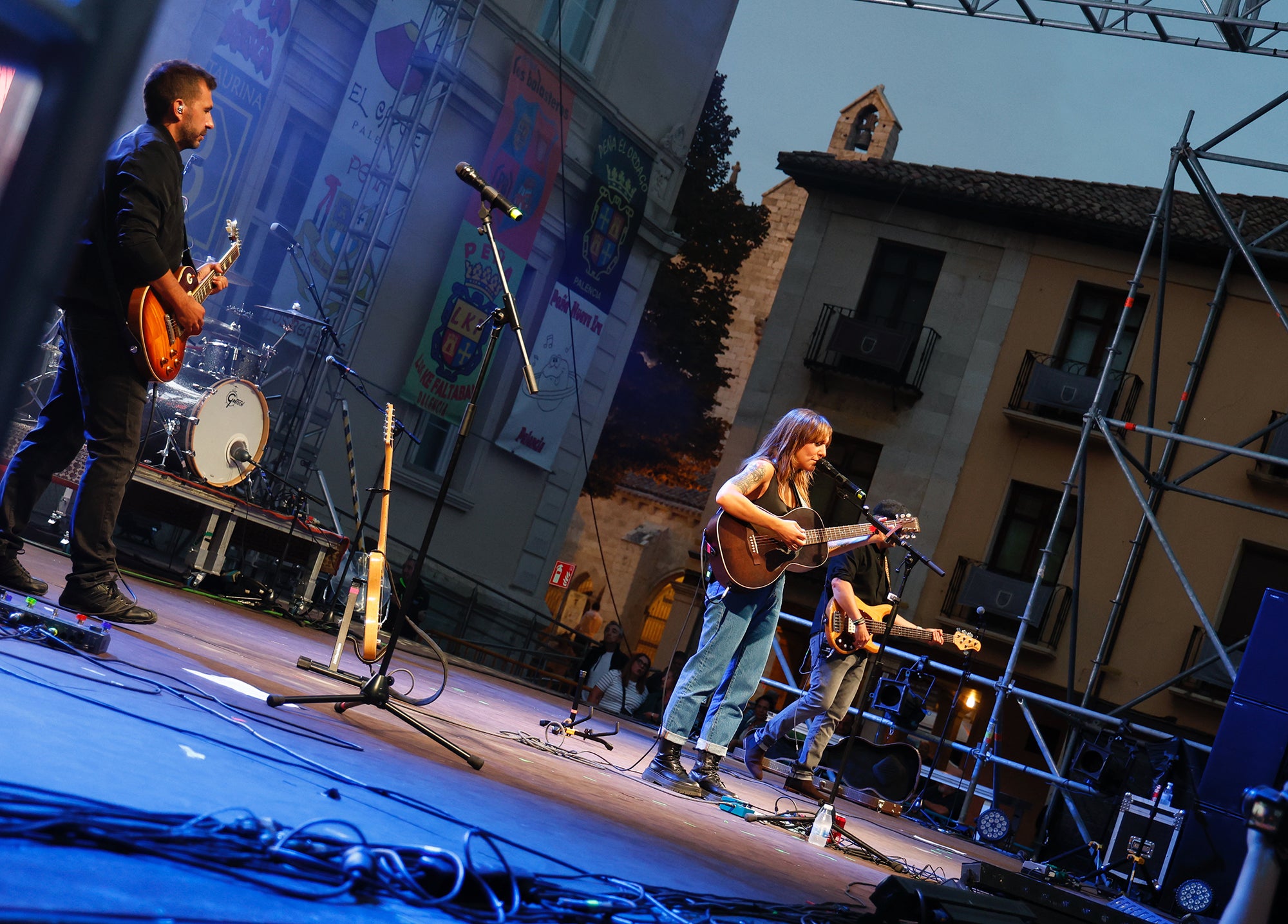 Cristina Rosenvinge llena la Plaza Mayor con su pop lírico