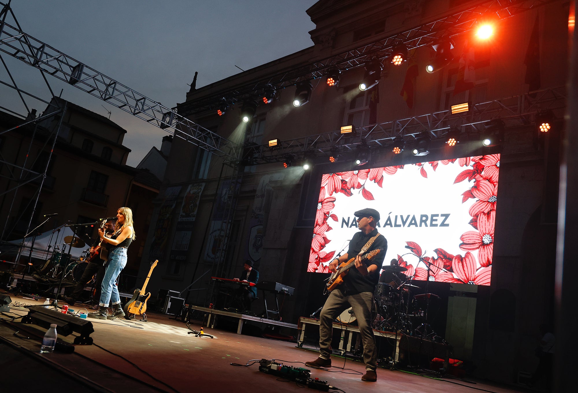 Cristina Rosenvinge llena la Plaza Mayor con su pop lírico