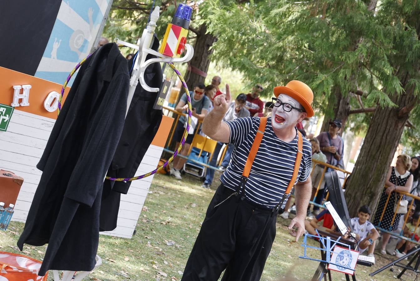 Así es la Muestra de Artistas de Calle por los barrios de Palencia