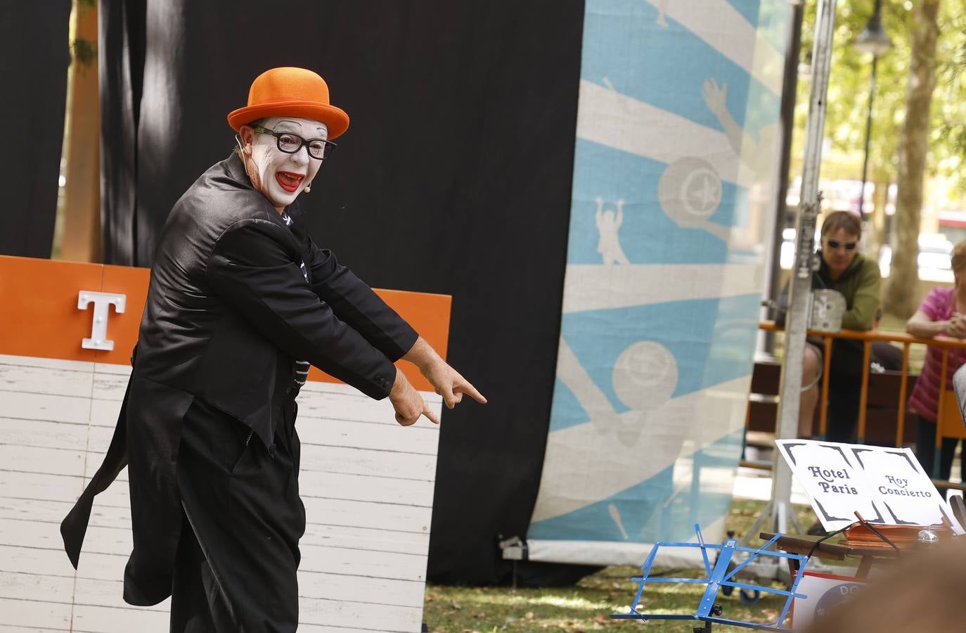 Así es la Muestra de Artistas de Calle por los barrios de Palencia