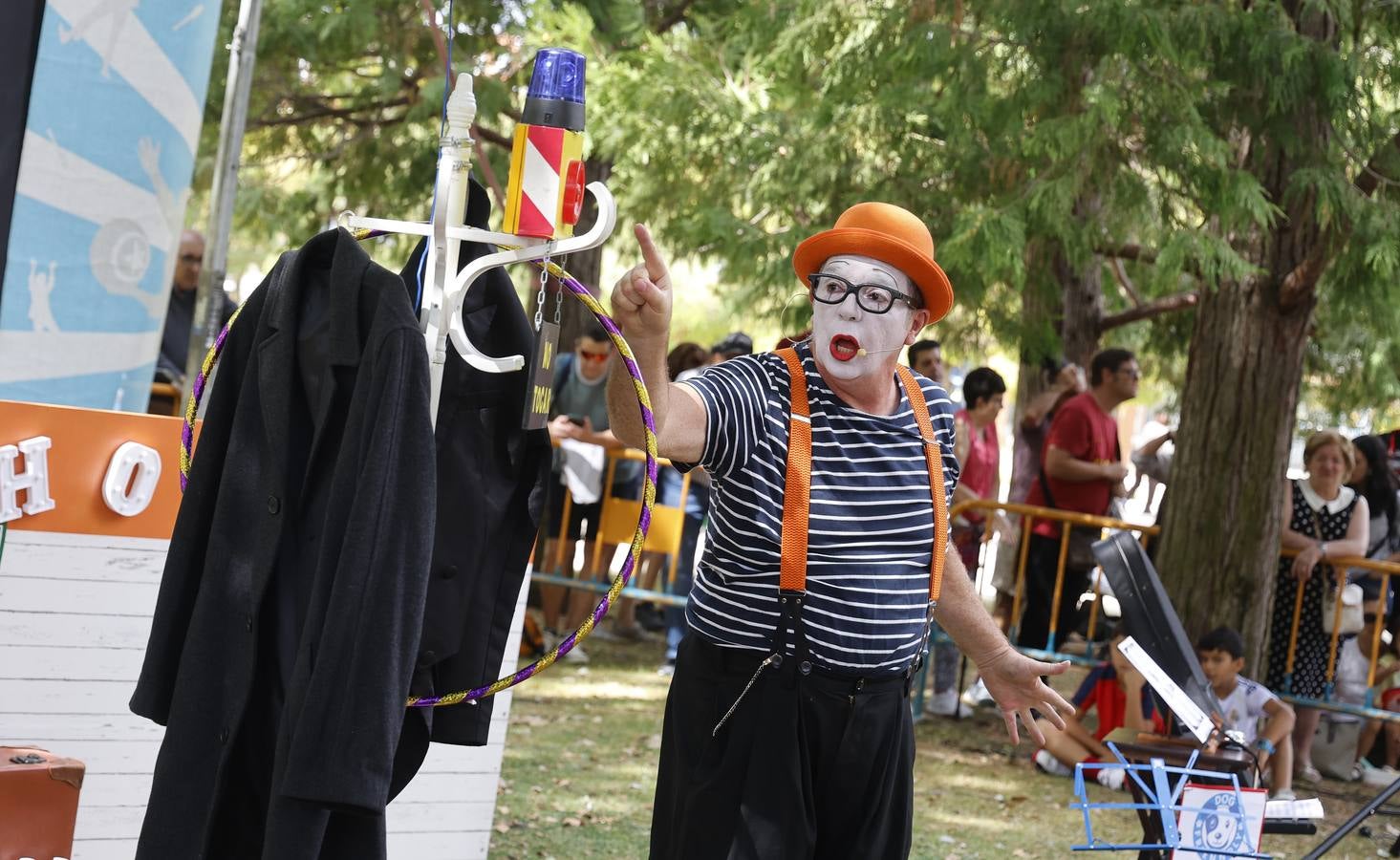 Así es la Muestra de Artistas de Calle por los barrios de Palencia