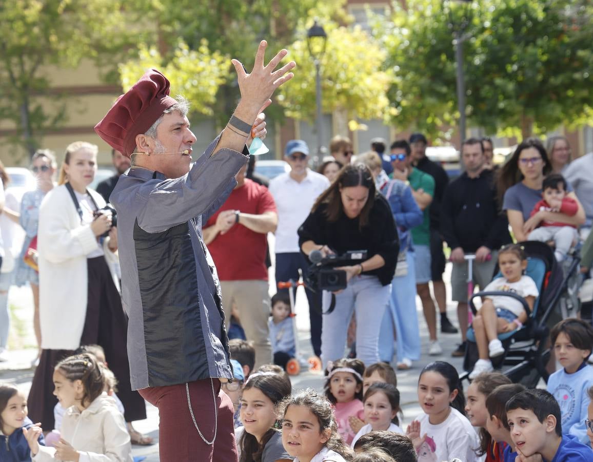 Así es la Muestra de Artistas de Calle por los barrios de Palencia