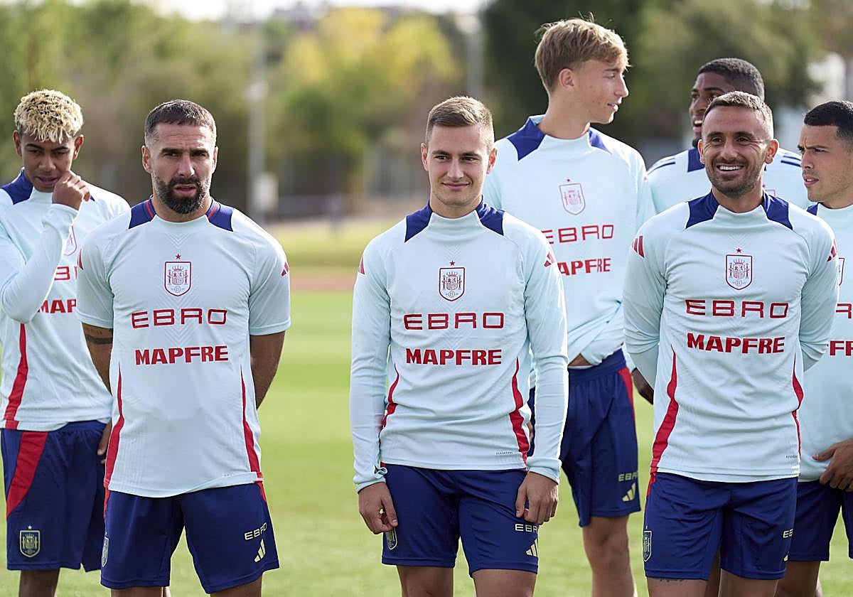 Jorge de Frutos, en el centro, junto a otros internacionales, en el entrenamiento de ayer.