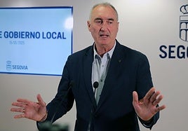 José Mazarías, alcalde de Segovia, durante una rueda de prensa.